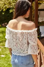 Kadın Beyaz Fırfır Detaylı Lastikli Dantelli Crop Bluz